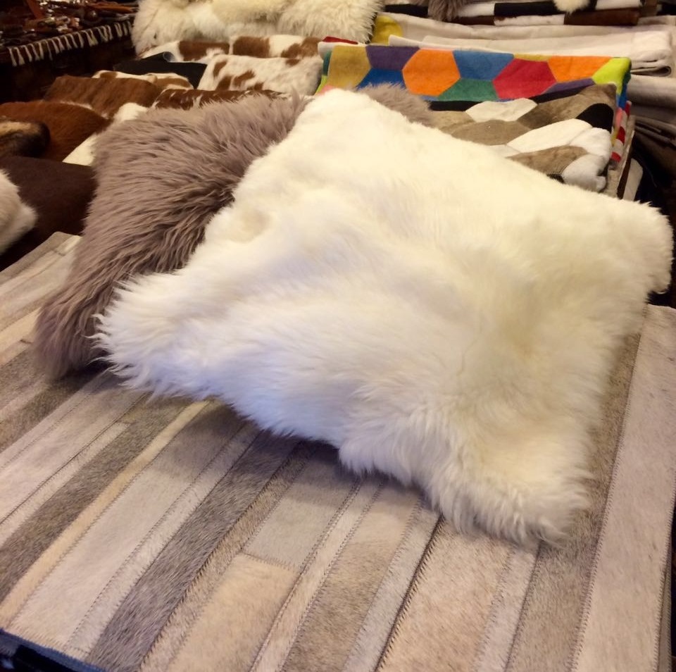 Coussin En Peau De Mouton Naturel - Format Carré 40x40 Cm, Antidérapant - Pour Siège Voiture, Chaise, Canapé - Laine Douce Et Chaude