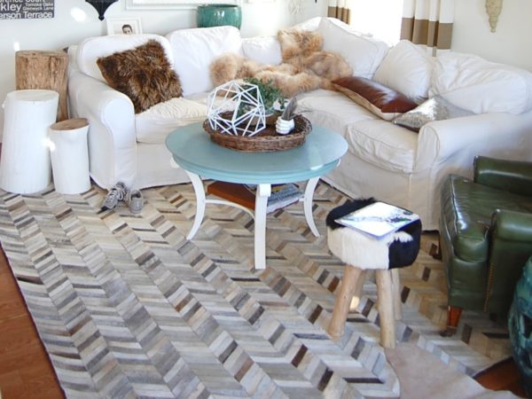 Tapis-salon-gris-chevrons